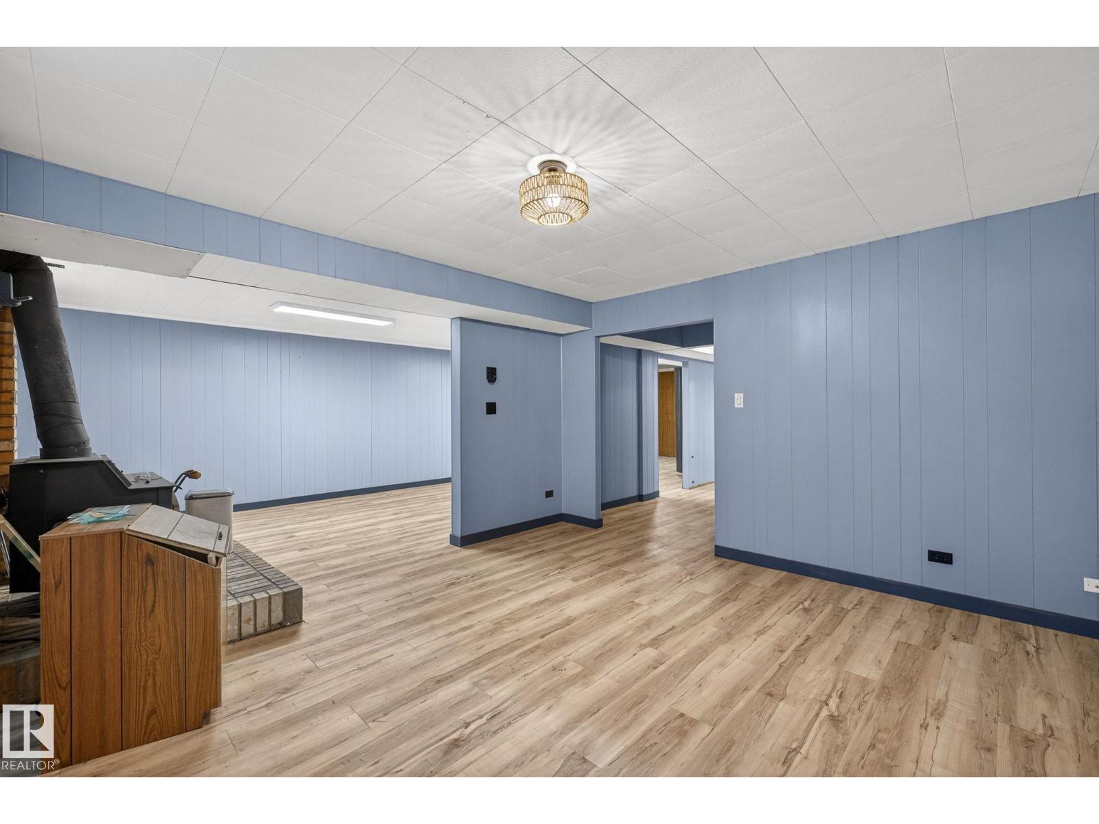 12404 50 ST NW NW, Edmonton