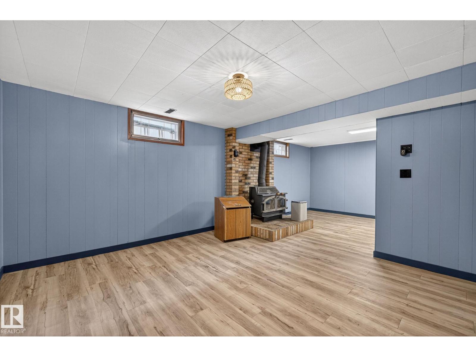 12404 50 ST NW NW, Edmonton