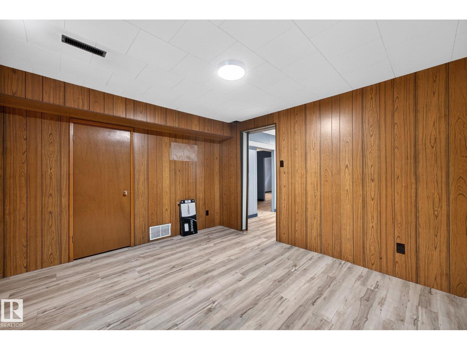 12404 50 ST NW NW, Edmonton