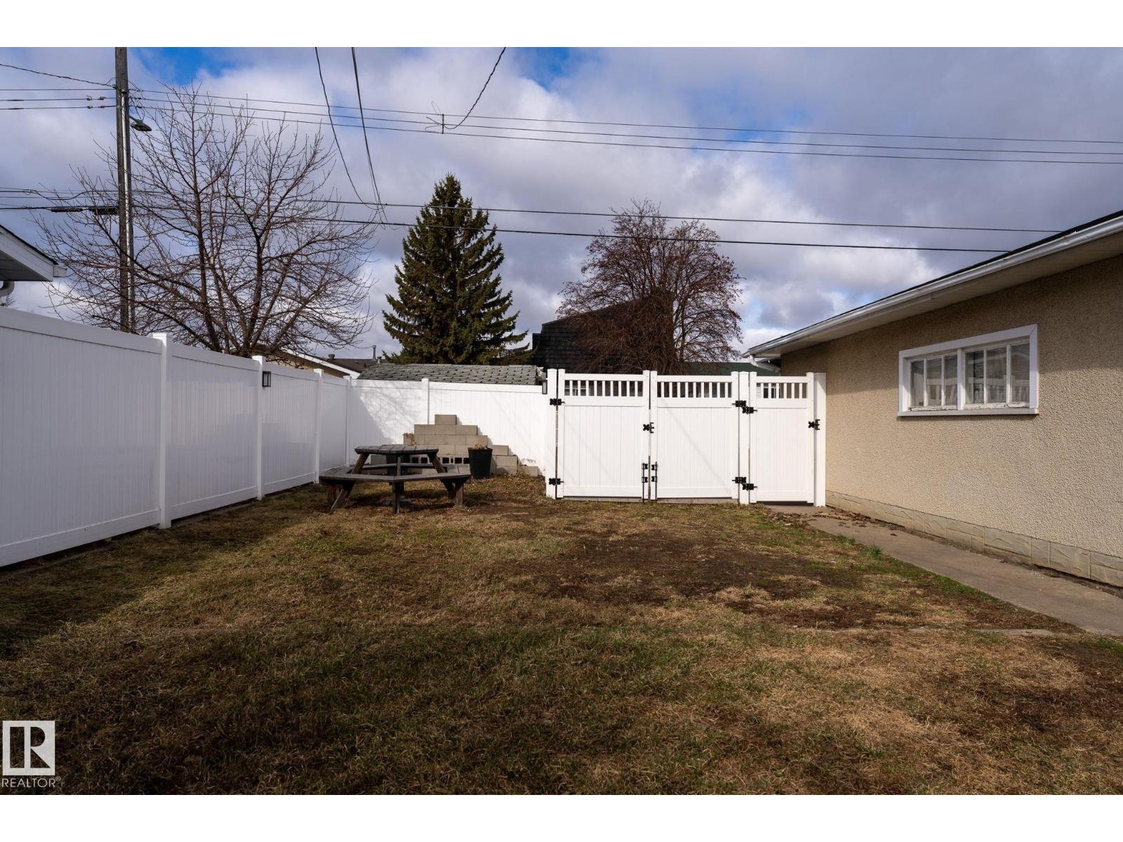 12404 50 ST NW NW, Edmonton