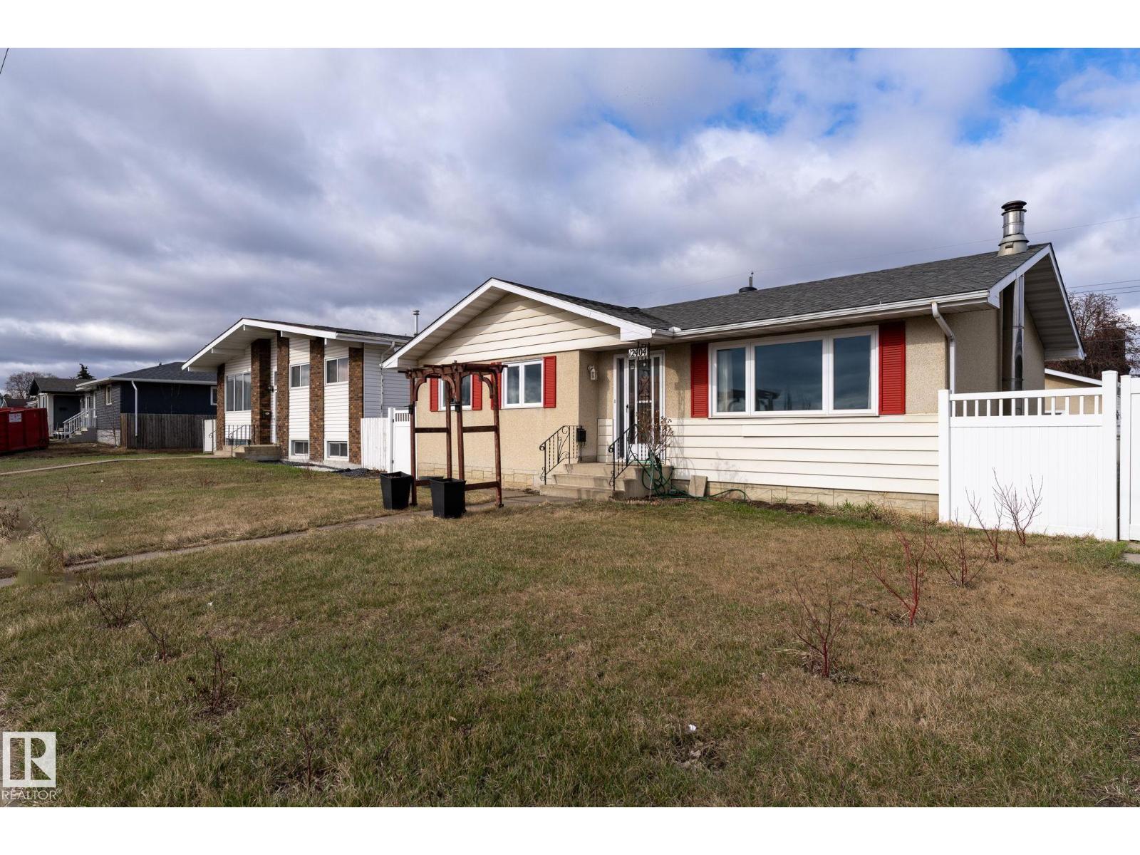 12404 50 ST NW NW, Edmonton
