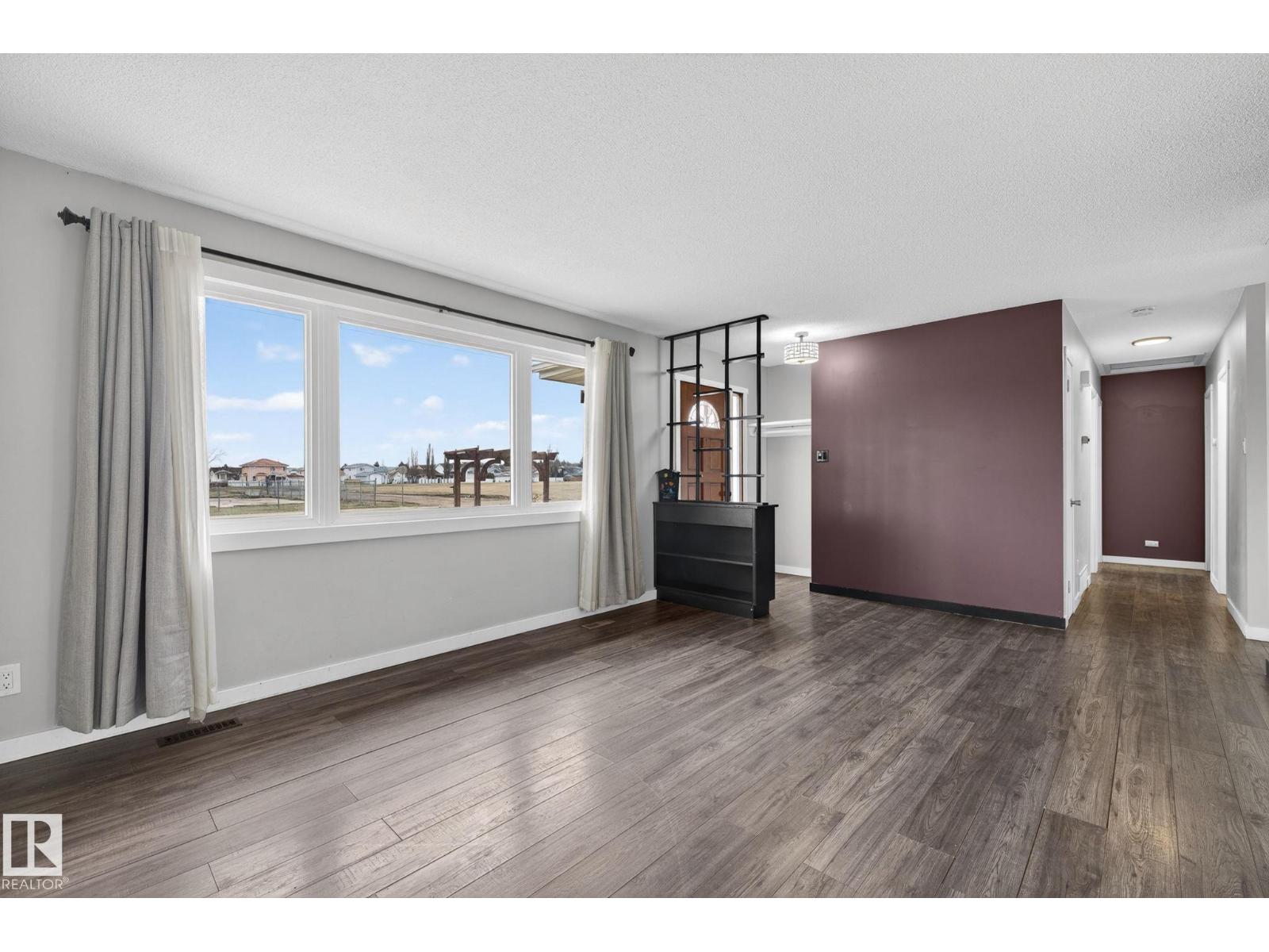 12404 50 ST NW NW, Edmonton