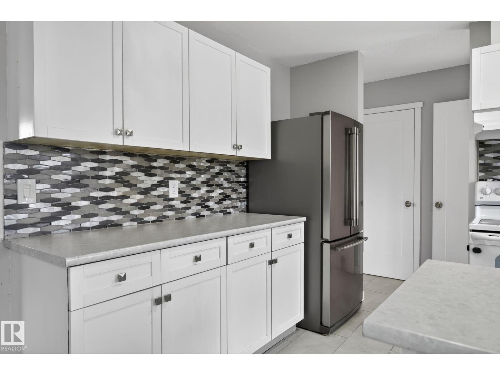 12404 50 ST NW NW, Edmonton