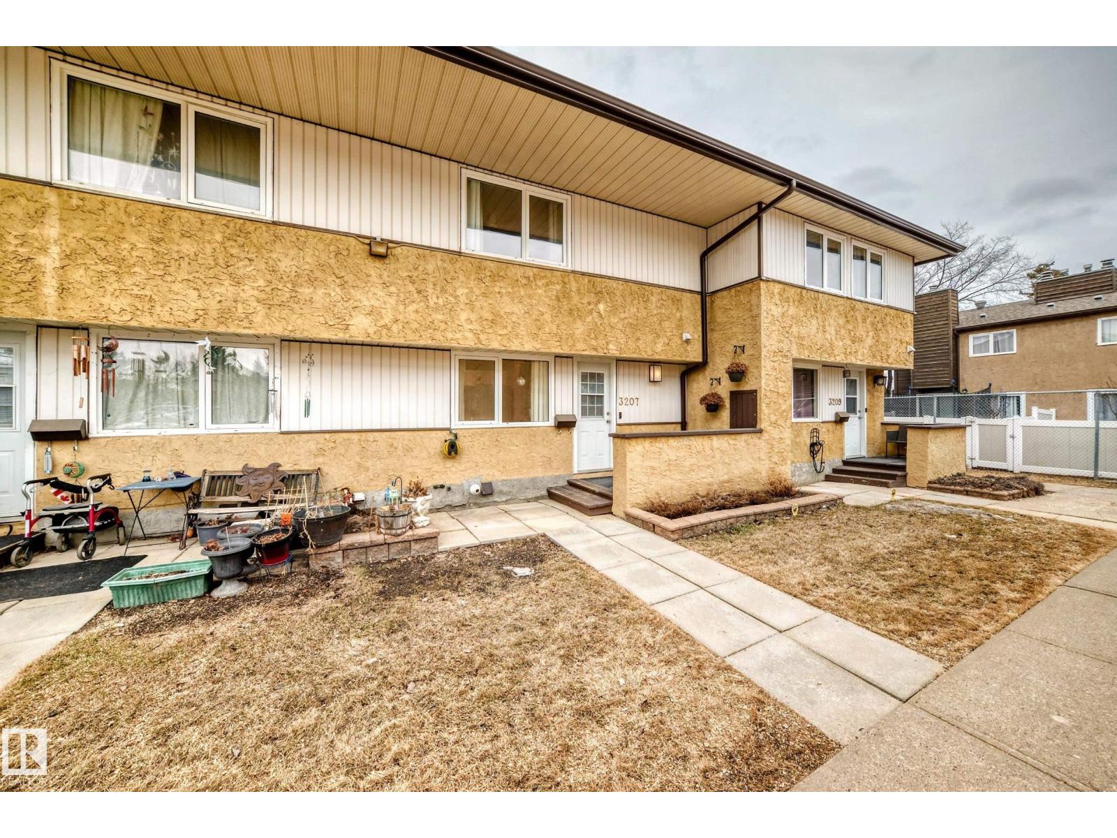 3207 139 AV NW, Edmonton