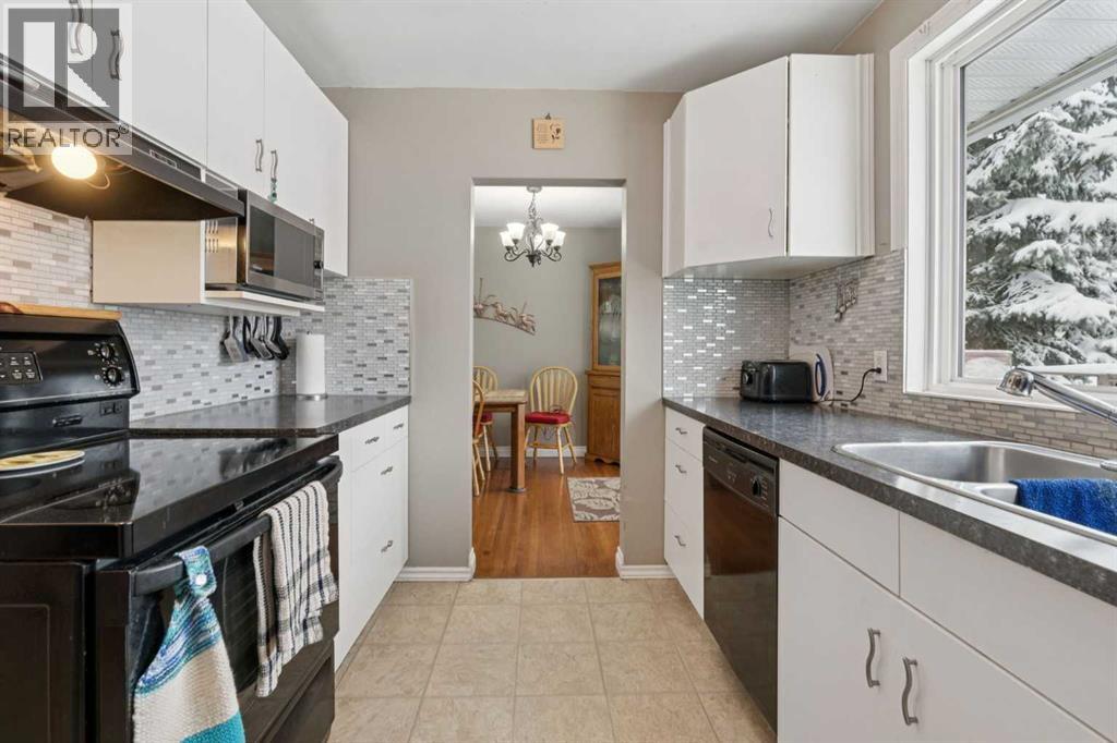 12 Westwood Crescent SW — photo 11