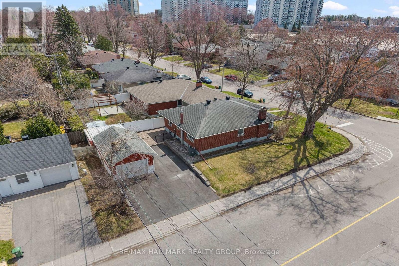 2075 NEEPAWA AVENUE - 2