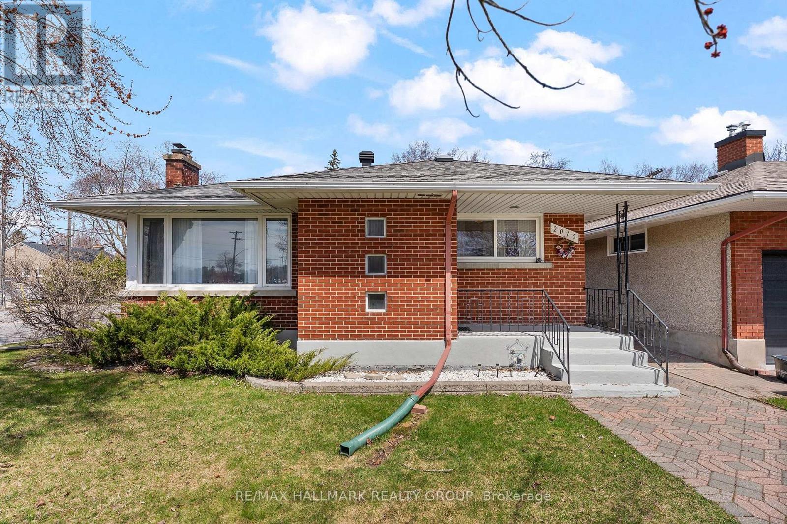 2075 NEEPAWA AVENUE - 4