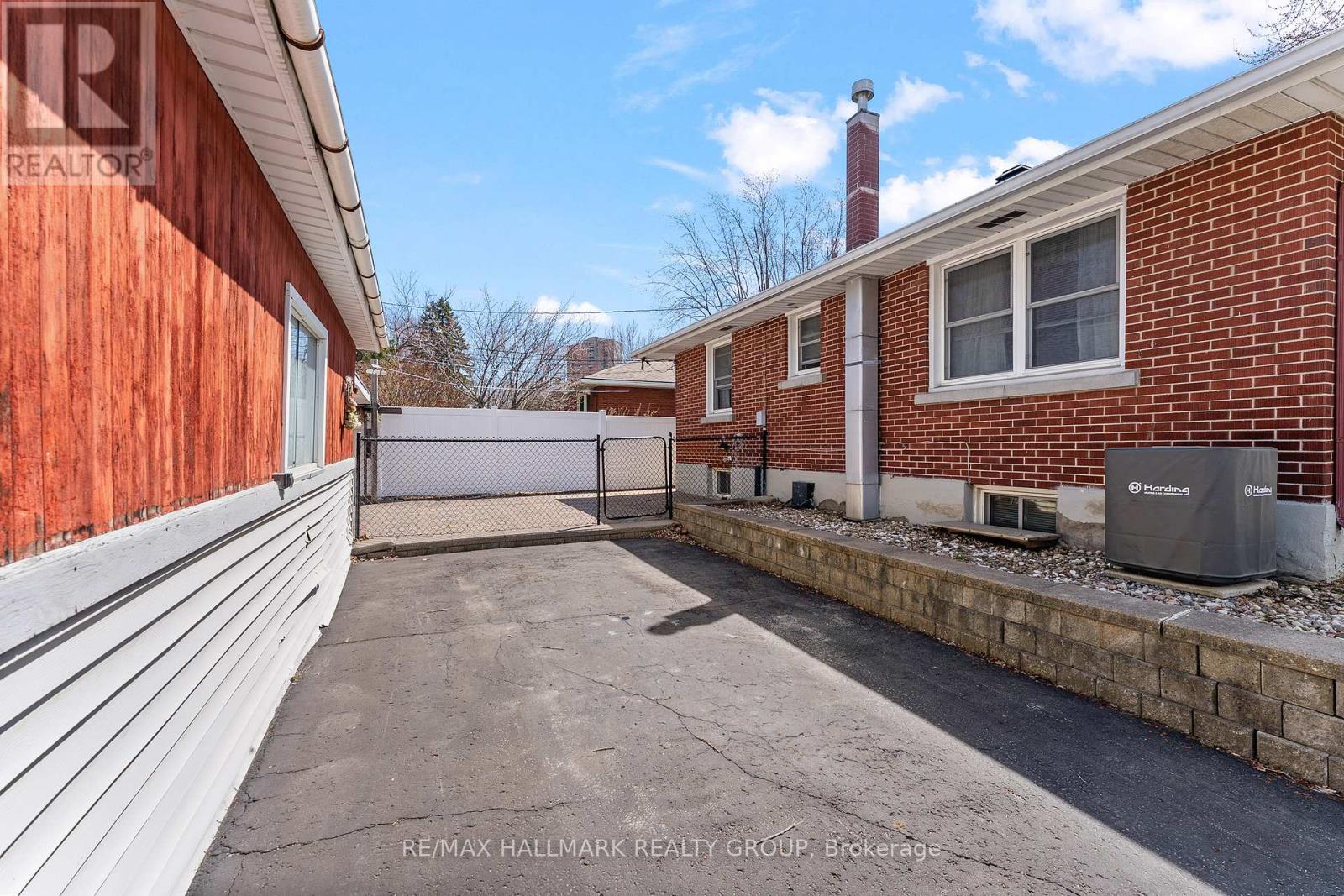 2075 NEEPAWA AVENUE - 43