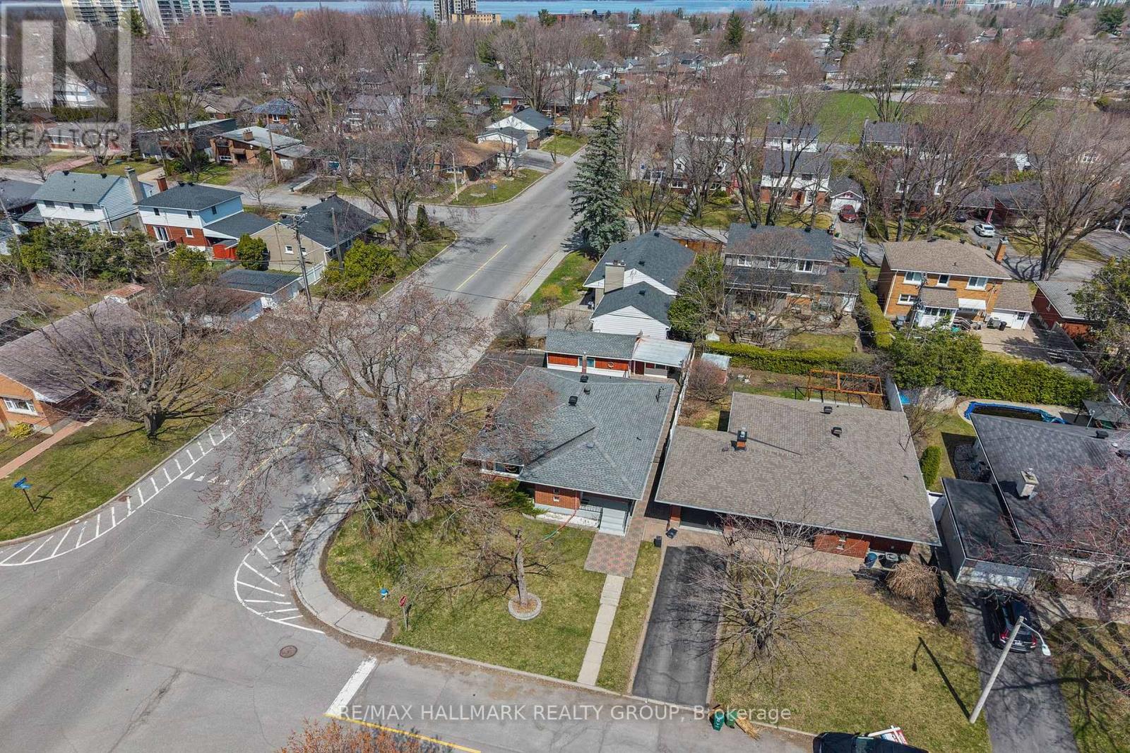 2075 NEEPAWA AVENUE - 44