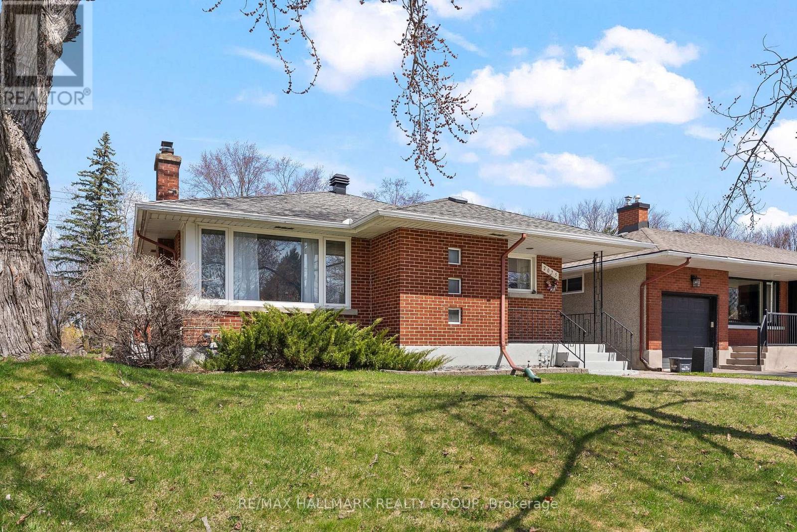 2075 NEEPAWA AVENUE - 5