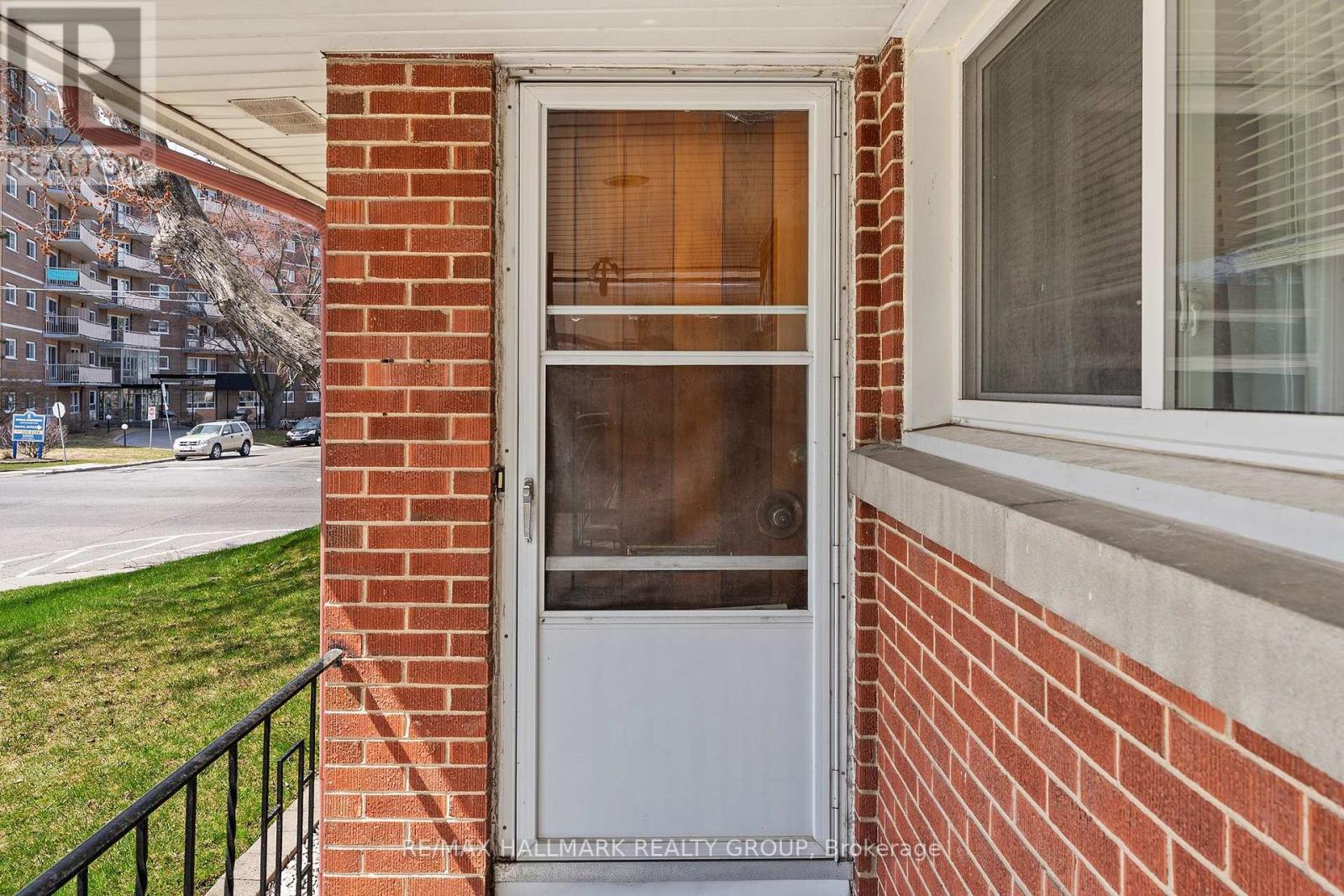 2075 NEEPAWA AVENUE - 8