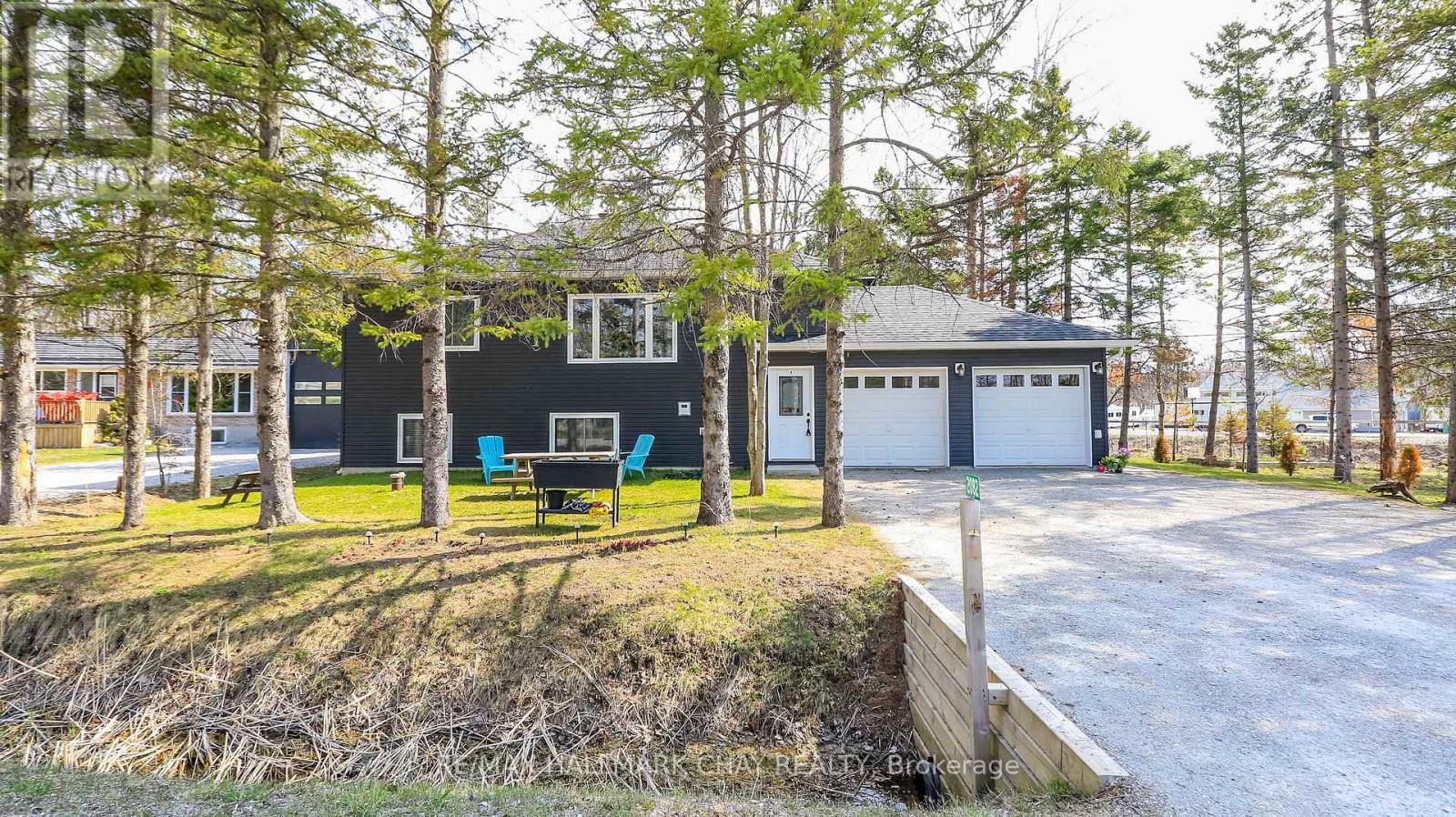 2082 CENTRE AVENUE - 2