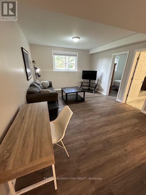 2082 CENTRE AVENUE - 23