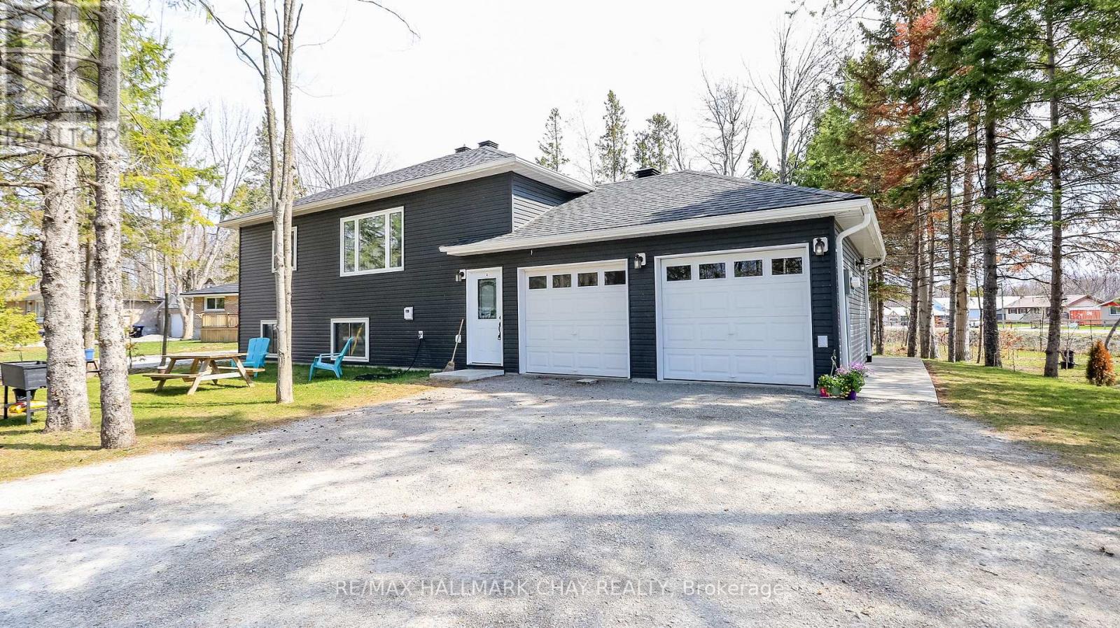2082 CENTRE AVENUE - 3