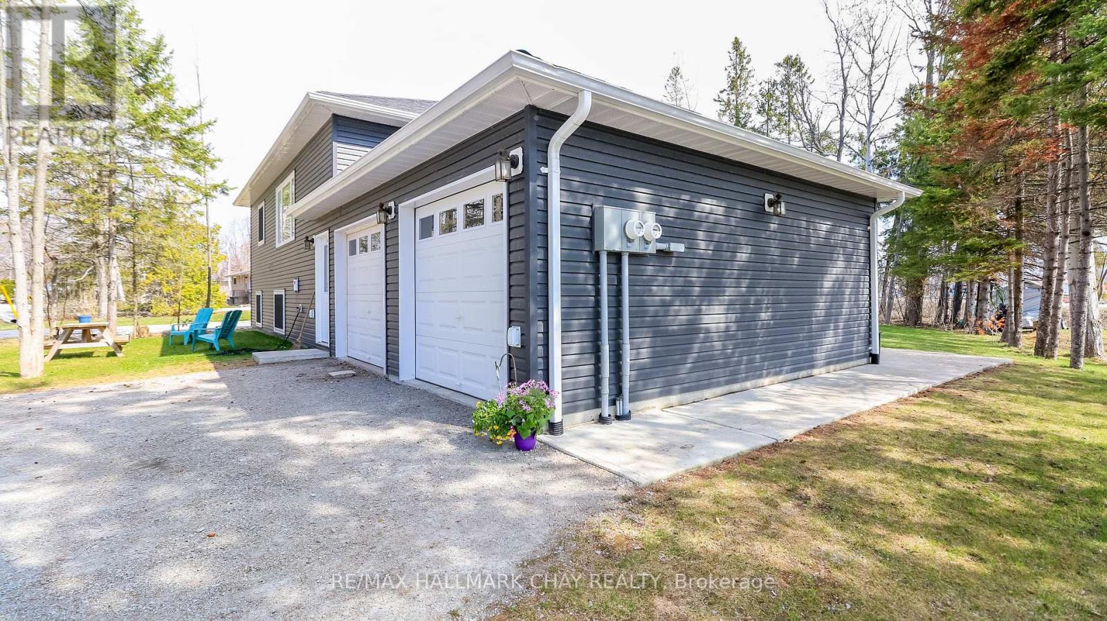 2082 CENTRE AVENUE - 4