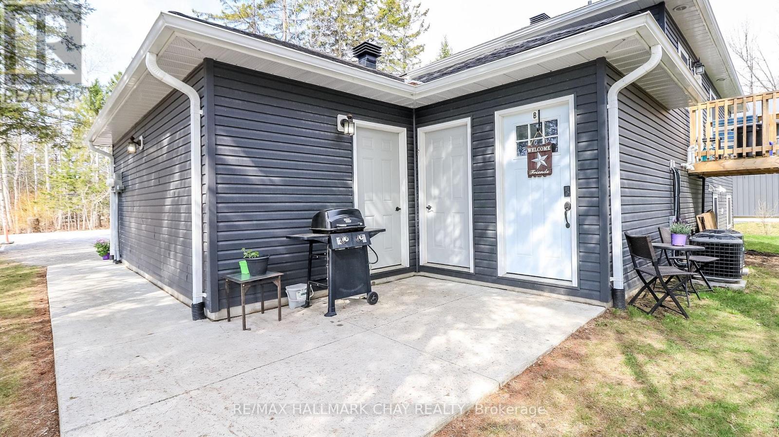 2082 CENTRE AVENUE - 5