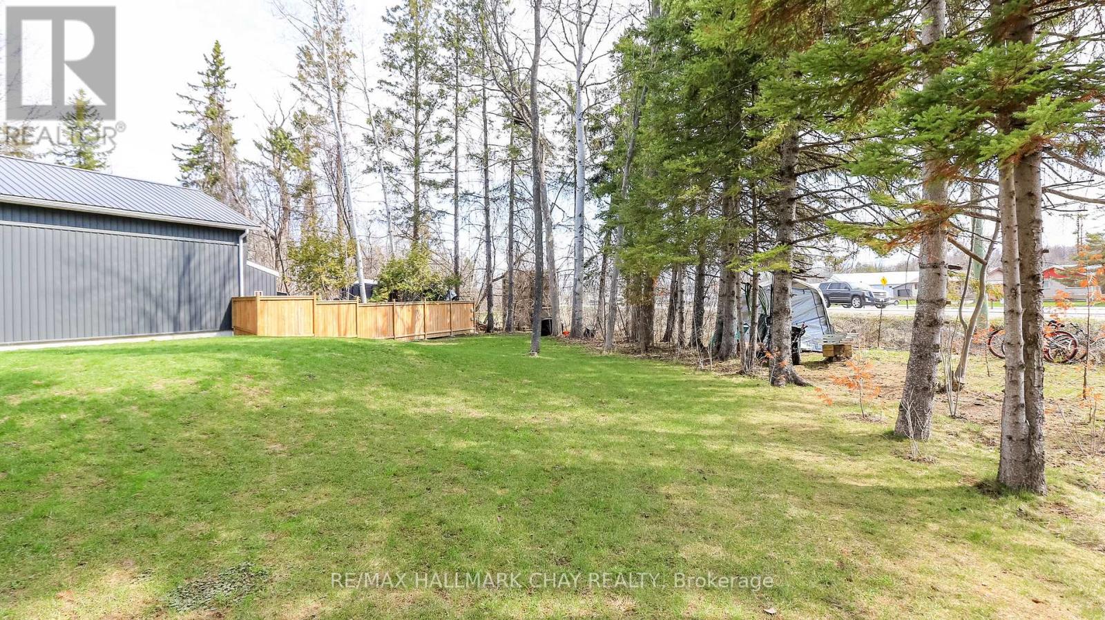 2082 CENTRE AVENUE - 6