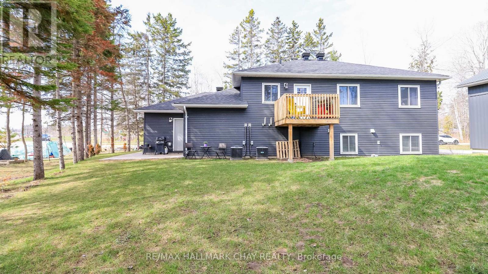 2082 CENTRE AVENUE - 7