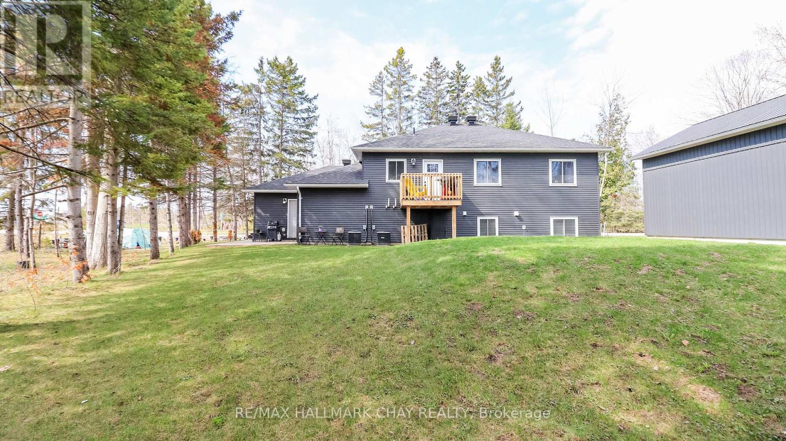 2082 CENTRE AVENUE - 8