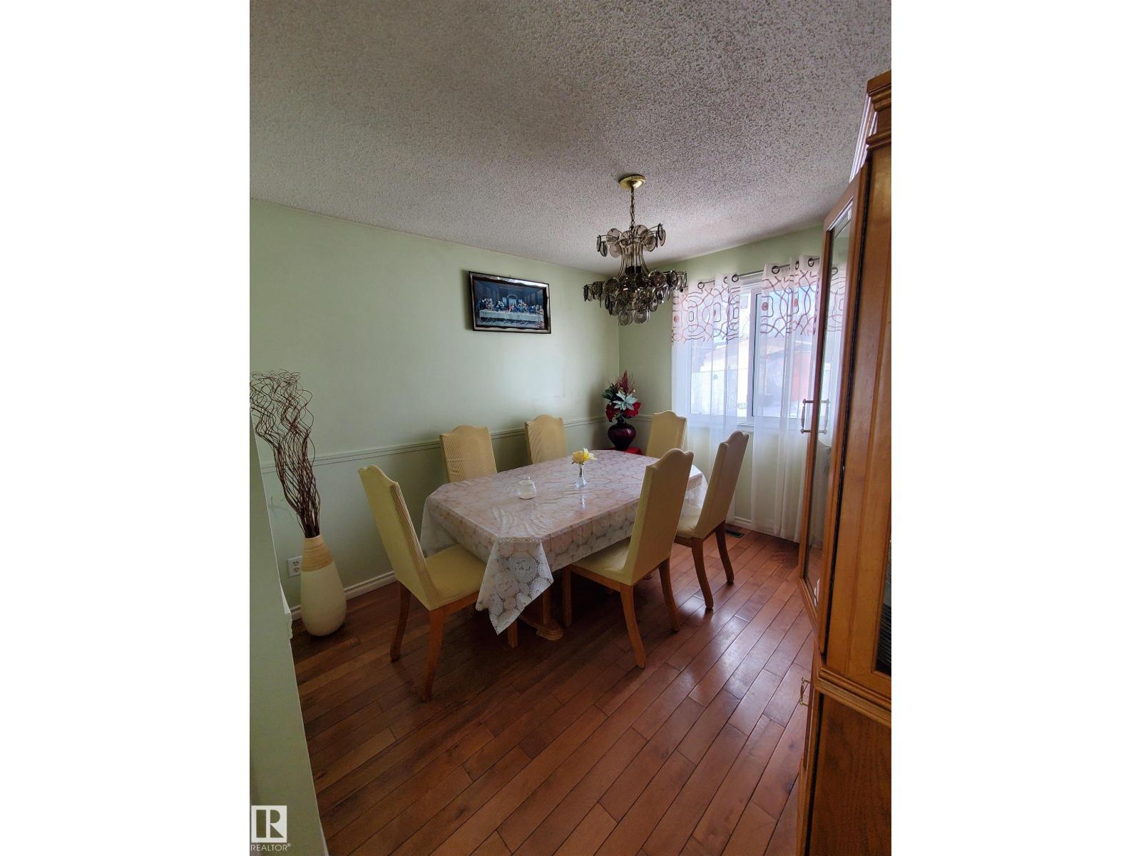 11814 157 AV NW, Edmonton