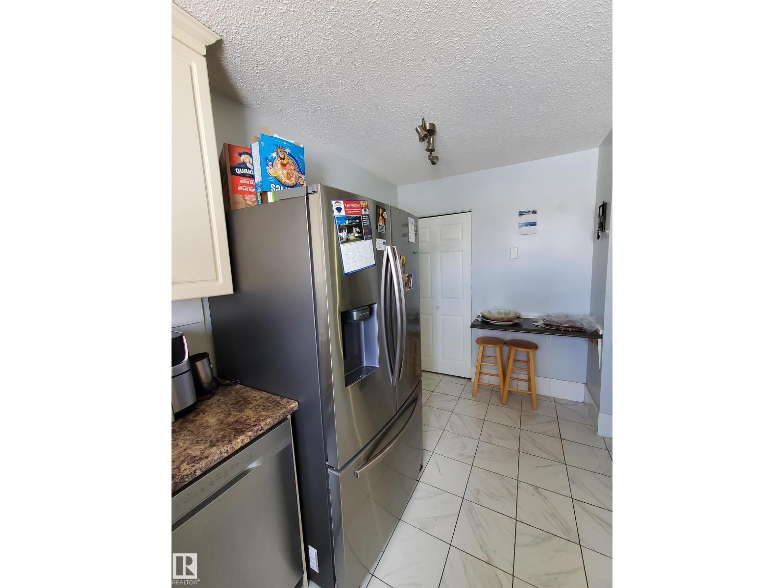11814 157 AV NW, Edmonton