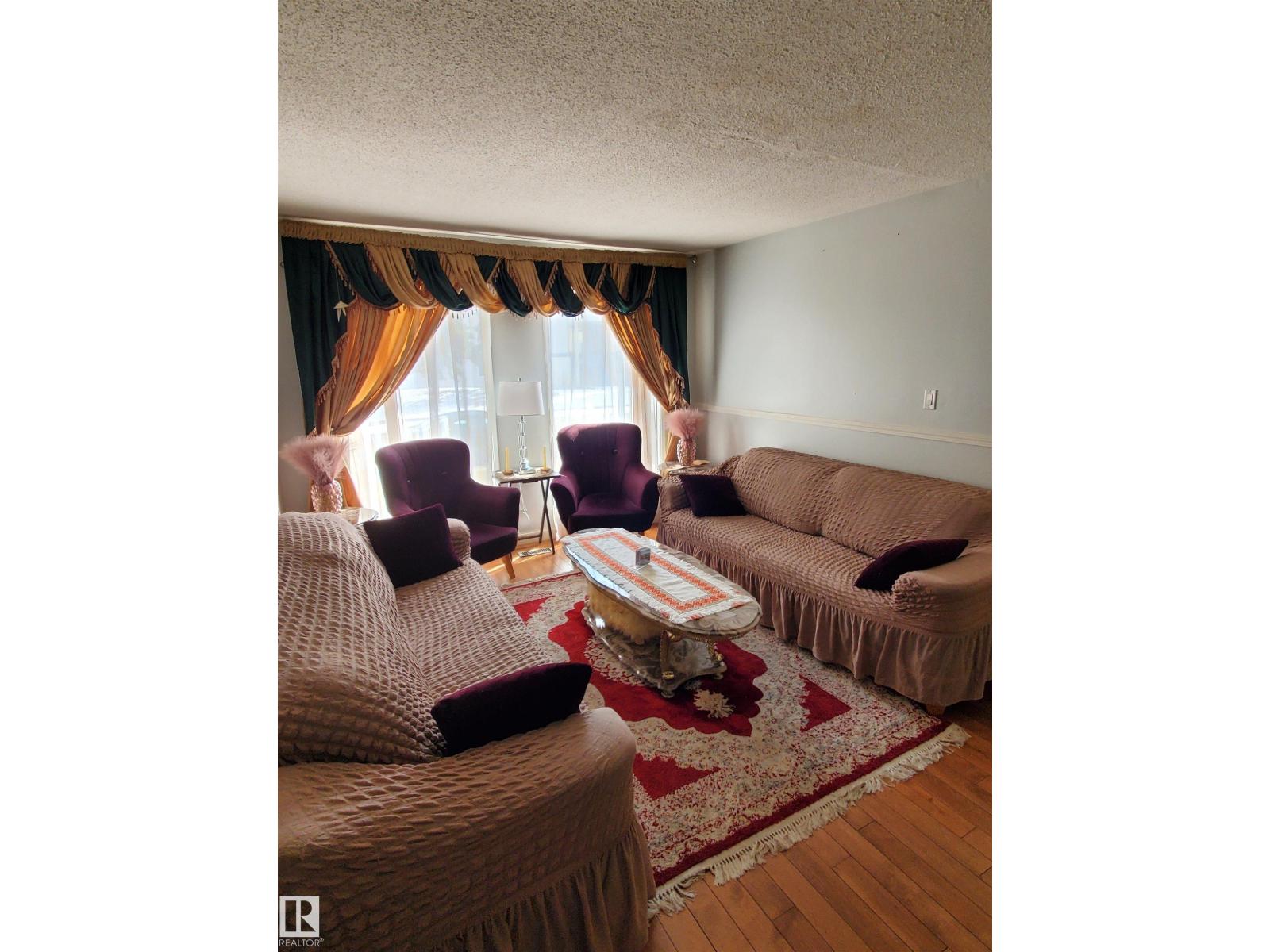 11814 157 AV NW, Edmonton