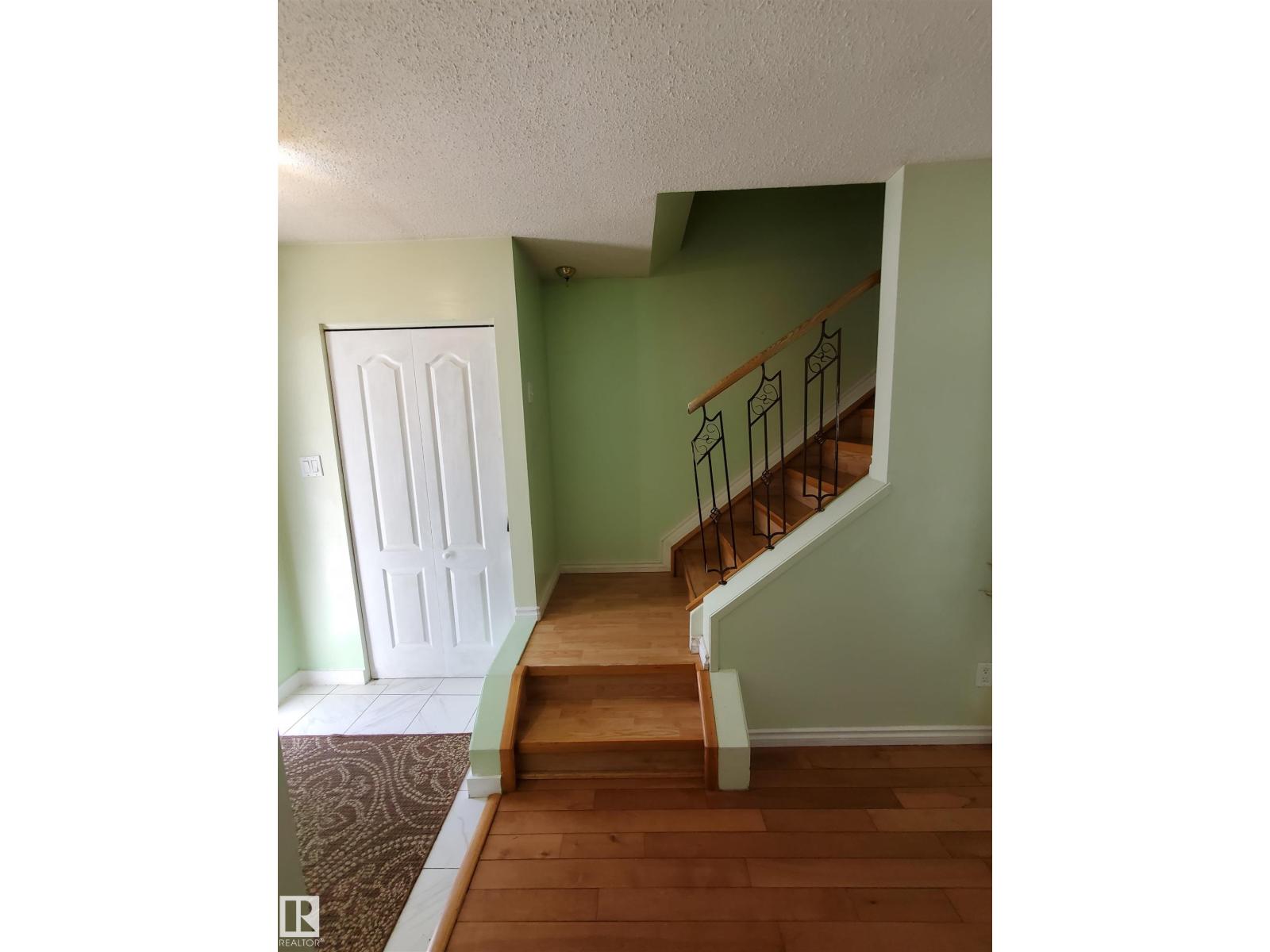 11814 157 AV NW, Edmonton