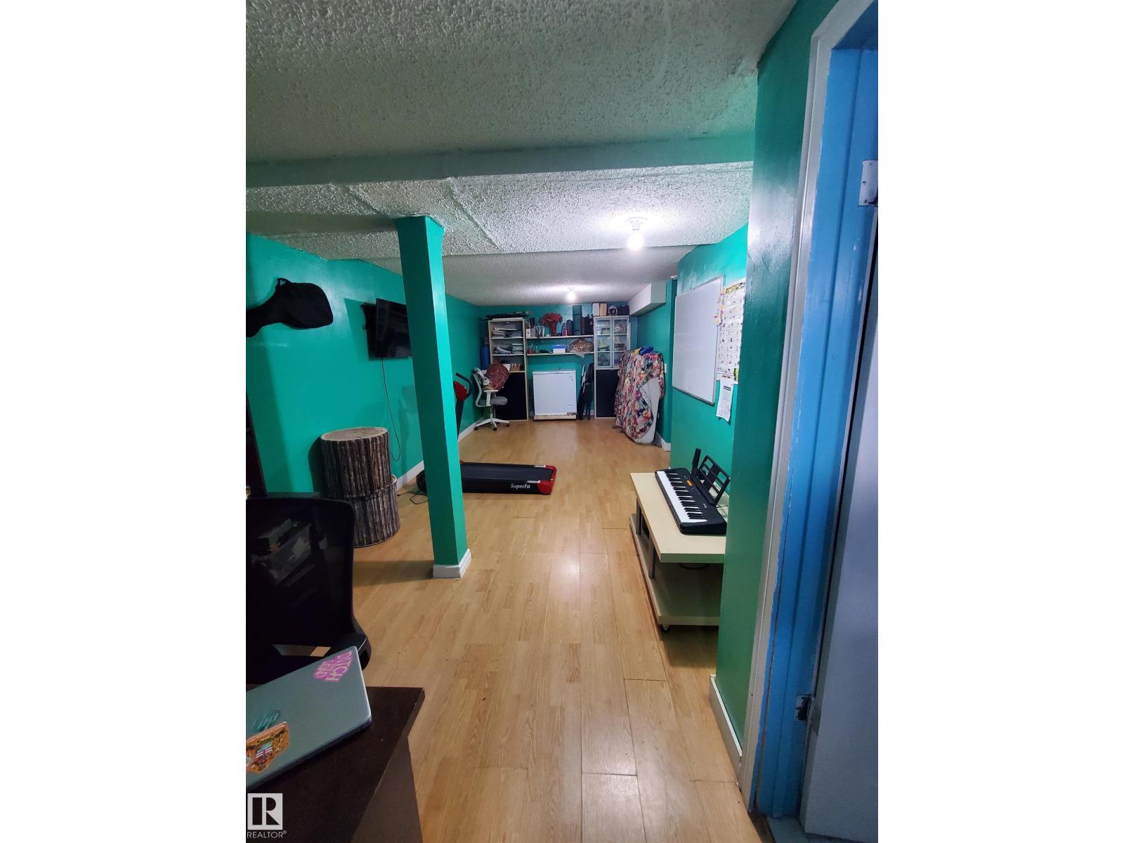 11814 157 AV NW, Edmonton