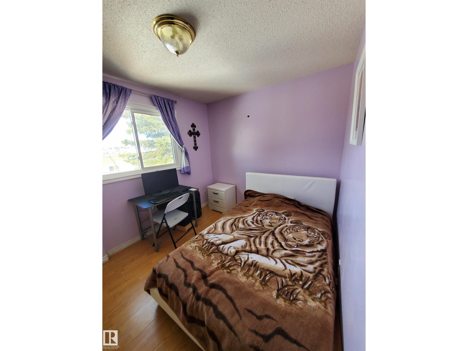 11814 157 AV NW, Edmonton