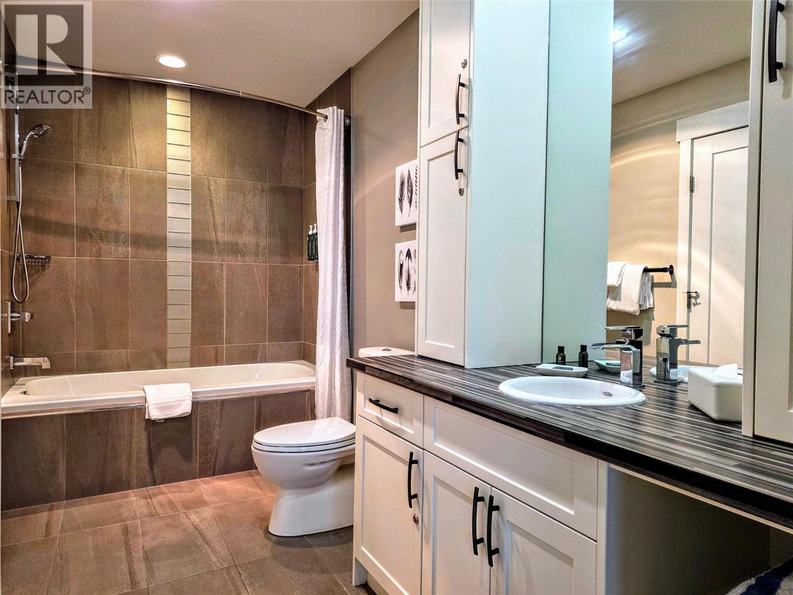 900 Bighorn Boulevard Unit# 919, Radium Hot Springs