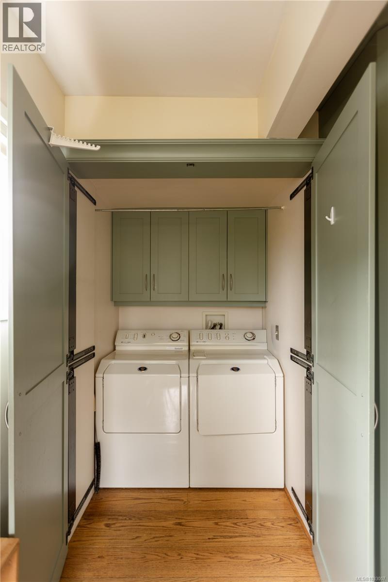 1541 Despard Ave - 23