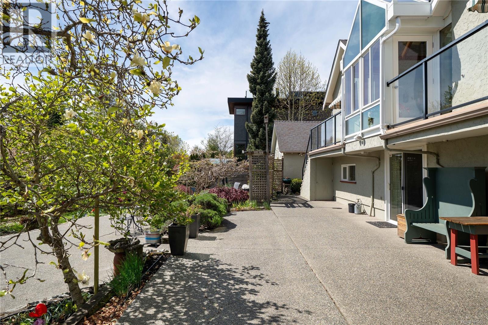 1541 Despard Ave - 49