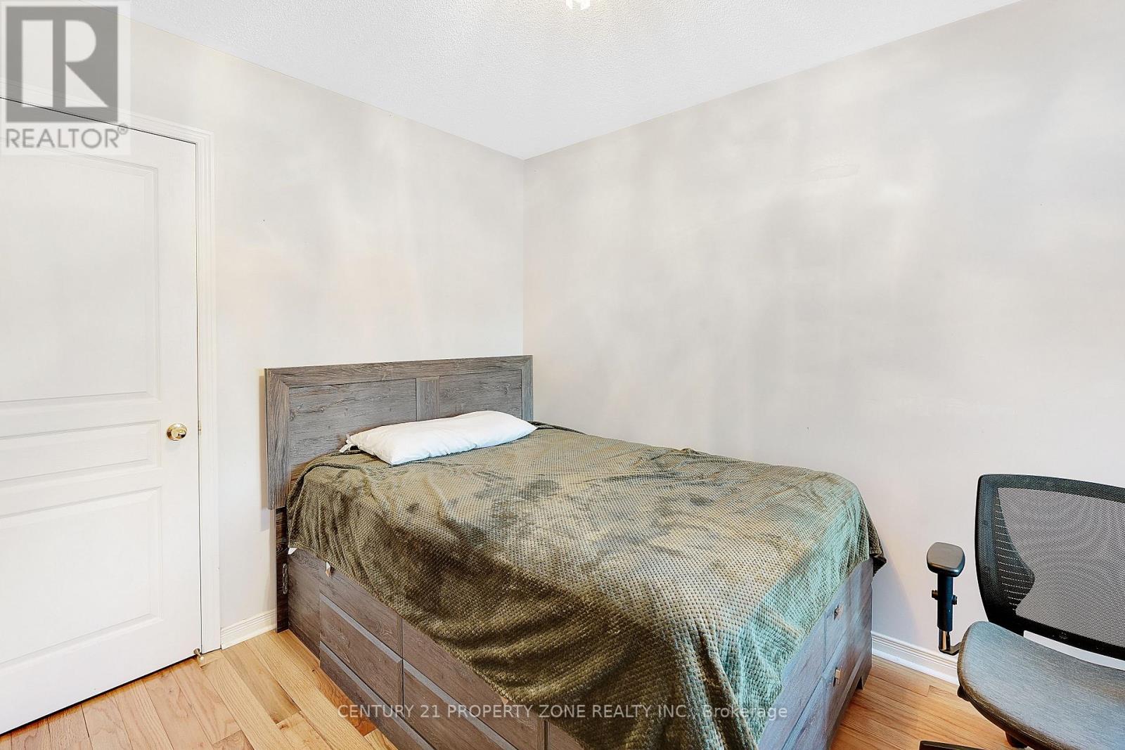 17 RIVERPLACE CRESCENT - 18