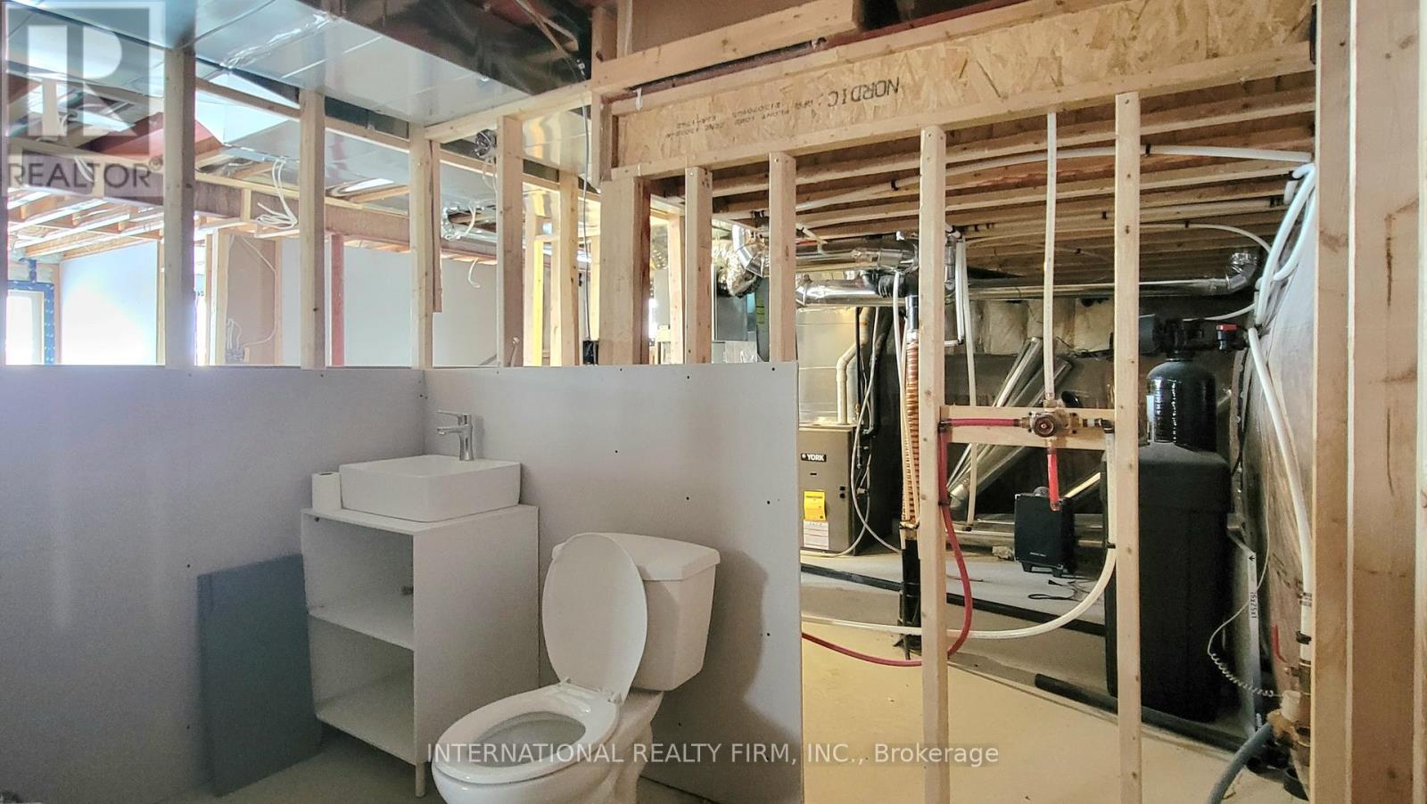 18 HANCOCK CRESCENT — photo 24
