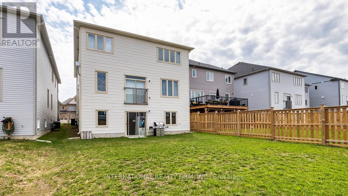 18 HANCOCK CRESCENT — photo 25