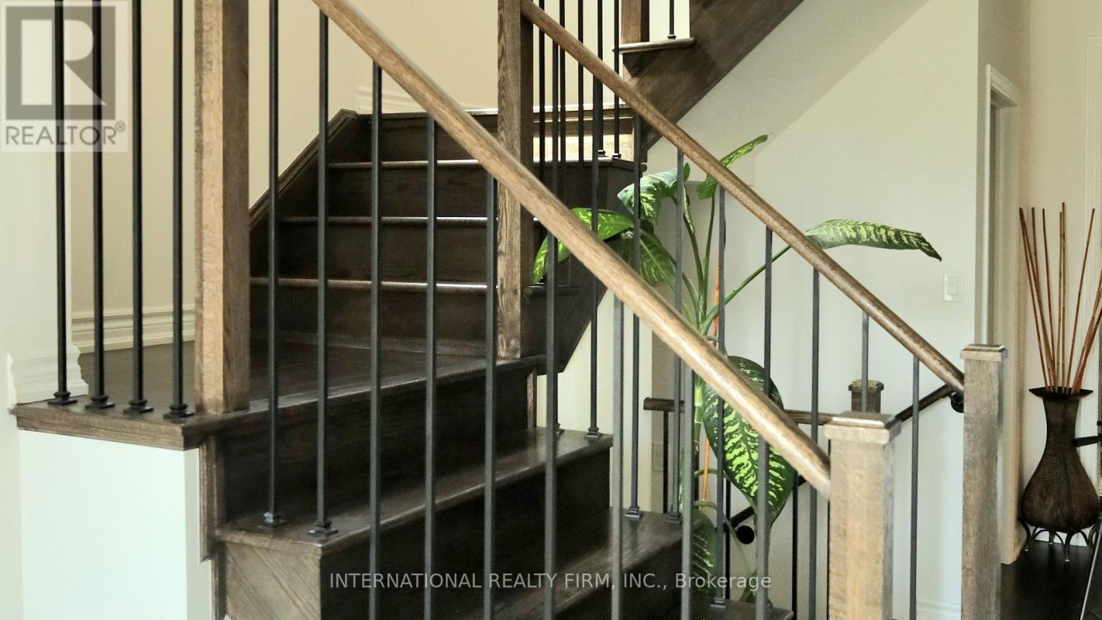 18 HANCOCK CRESCENT — photo 4