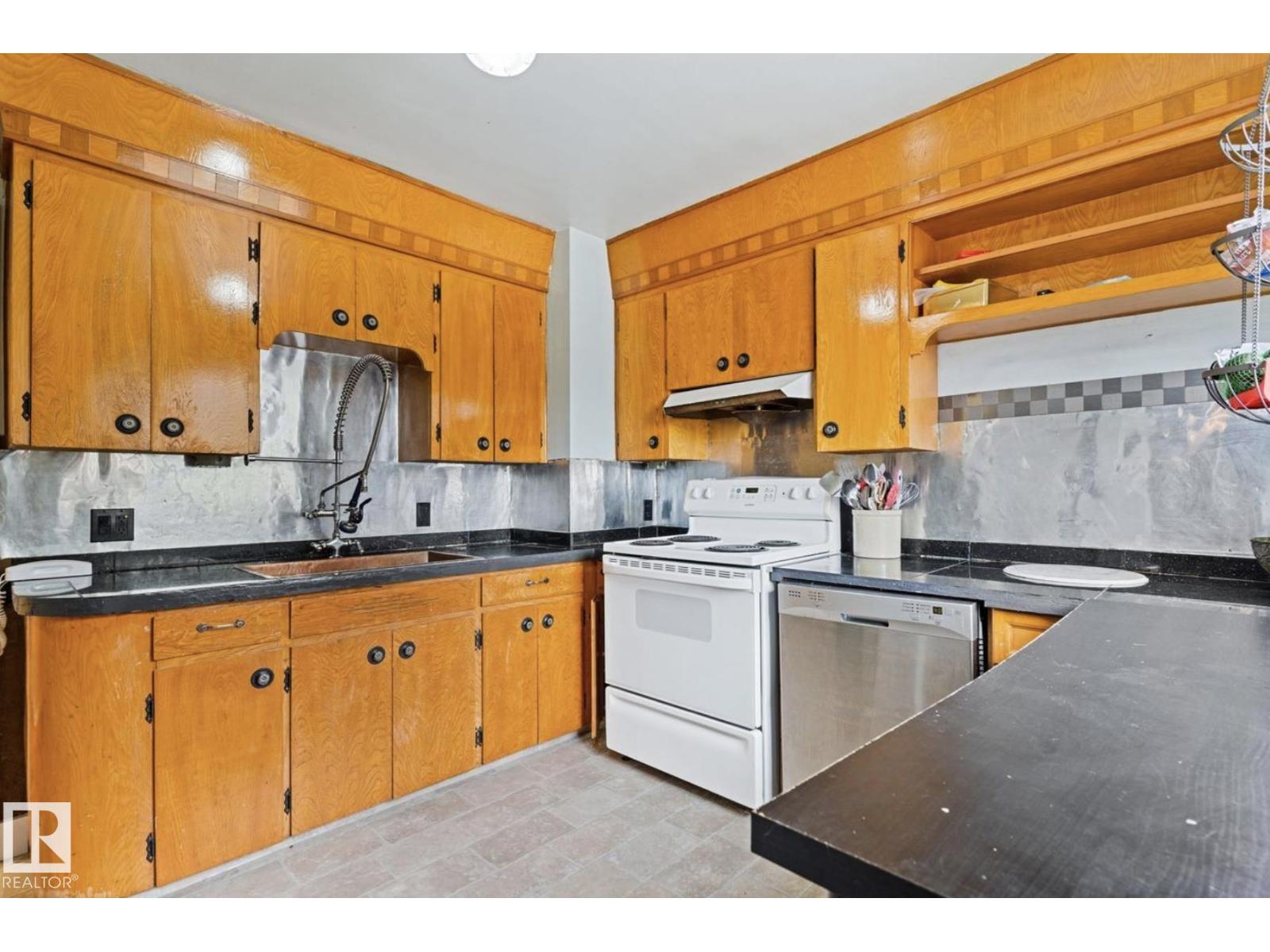 7703 77 Avenue NW, Edmonton