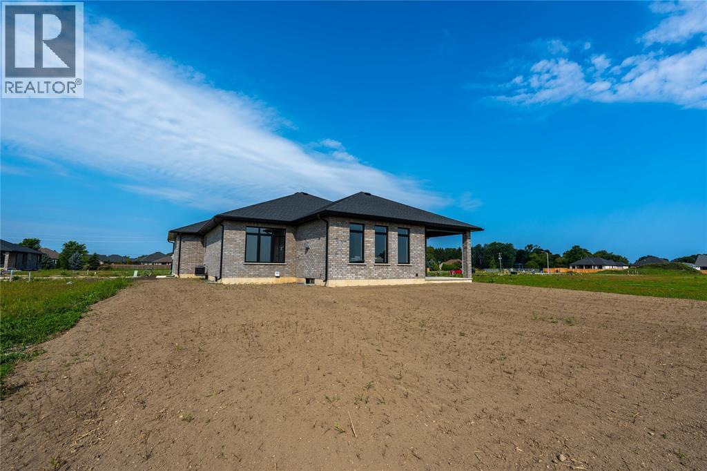 6936 SHORESIDE DRIVE, Plympton-Wyoming, Ontario, N0N1E0 — Photo 43
