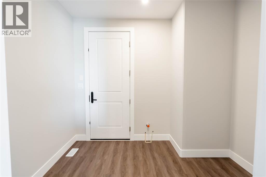 6747 GRIFFIN DRIVE - 23