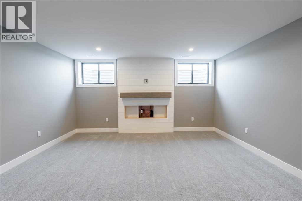6747 GRIFFIN DRIVE - 27