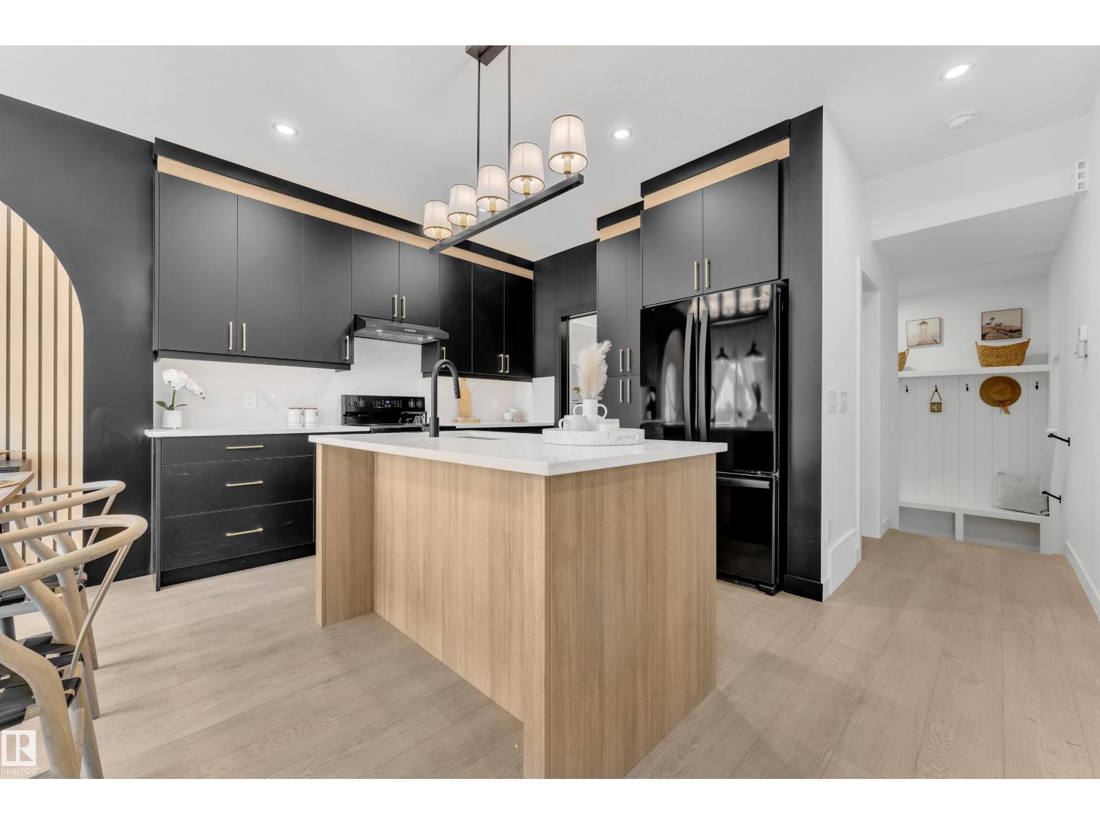 1089 Starling DR NW, Edmonton