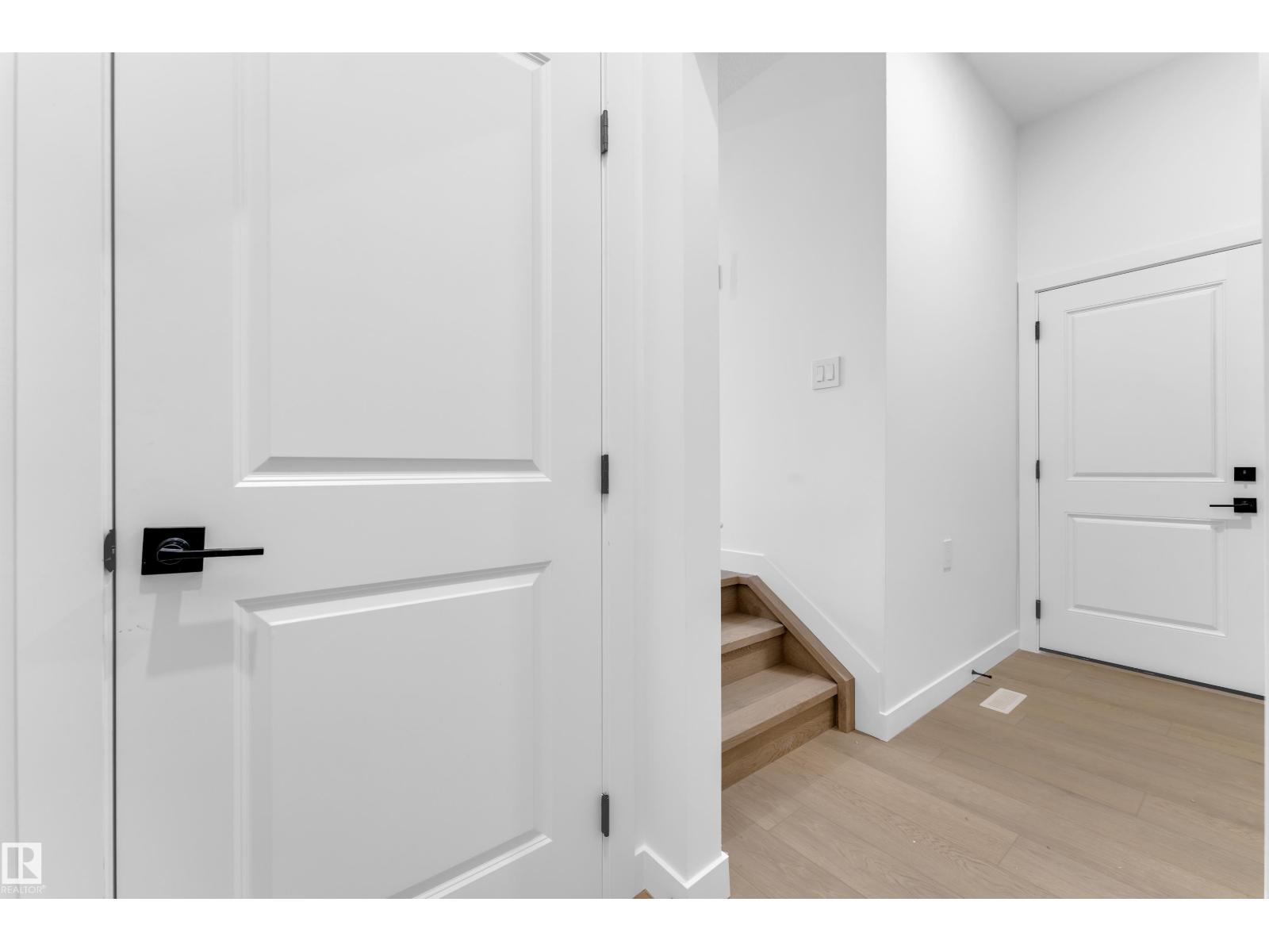 1089 Starling DR NW, Edmonton