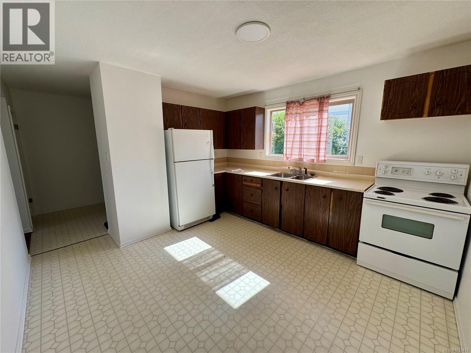 903 Maquinna Ave - 6