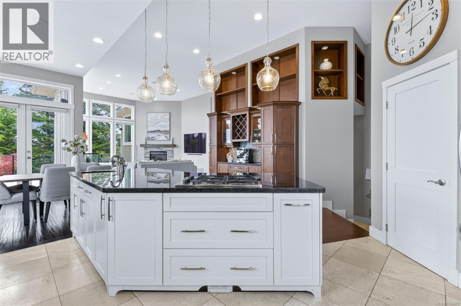 5676 Muggies Way - 6