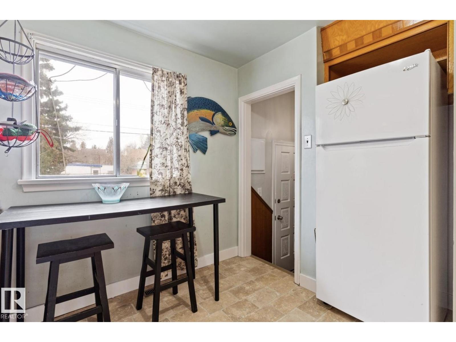 7703 77 Avenue NW - 13