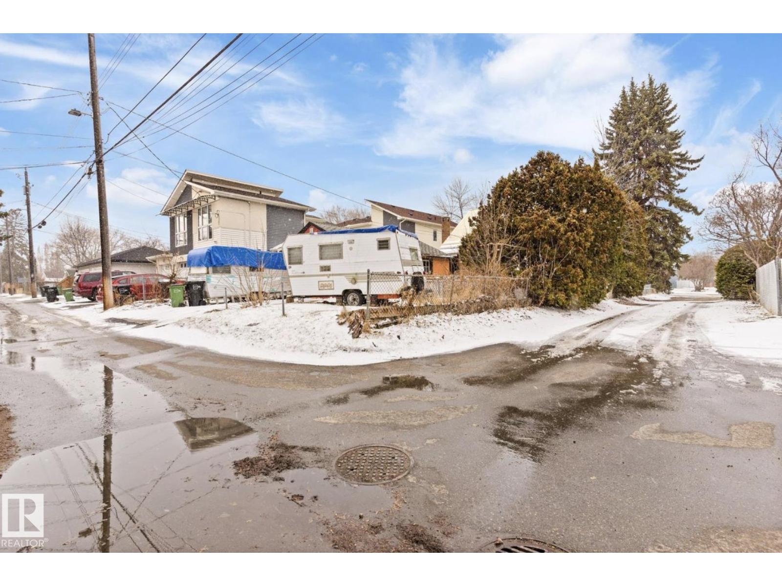 7703 77 Avenue NW - 29