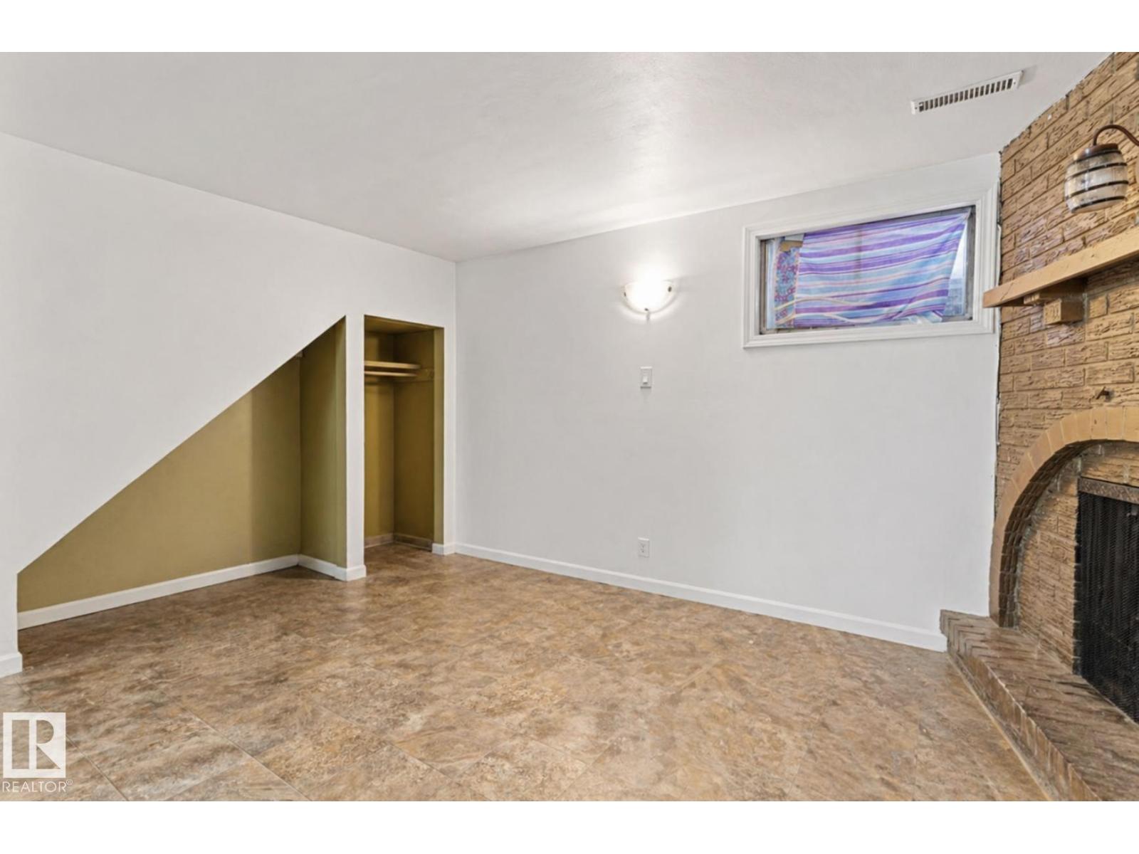 7703 77 Avenue NW - 23