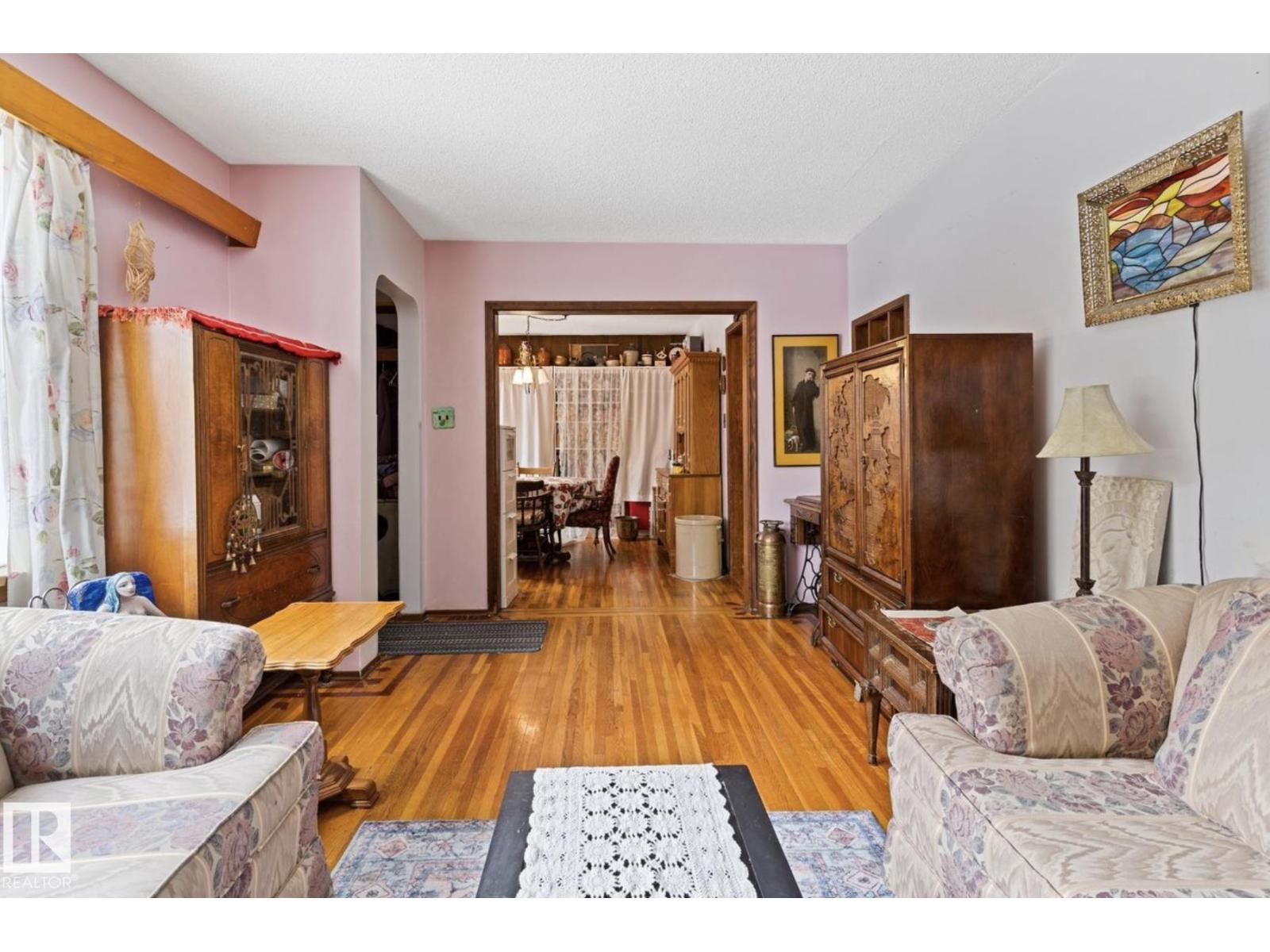 7703 77 Avenue NW - 7