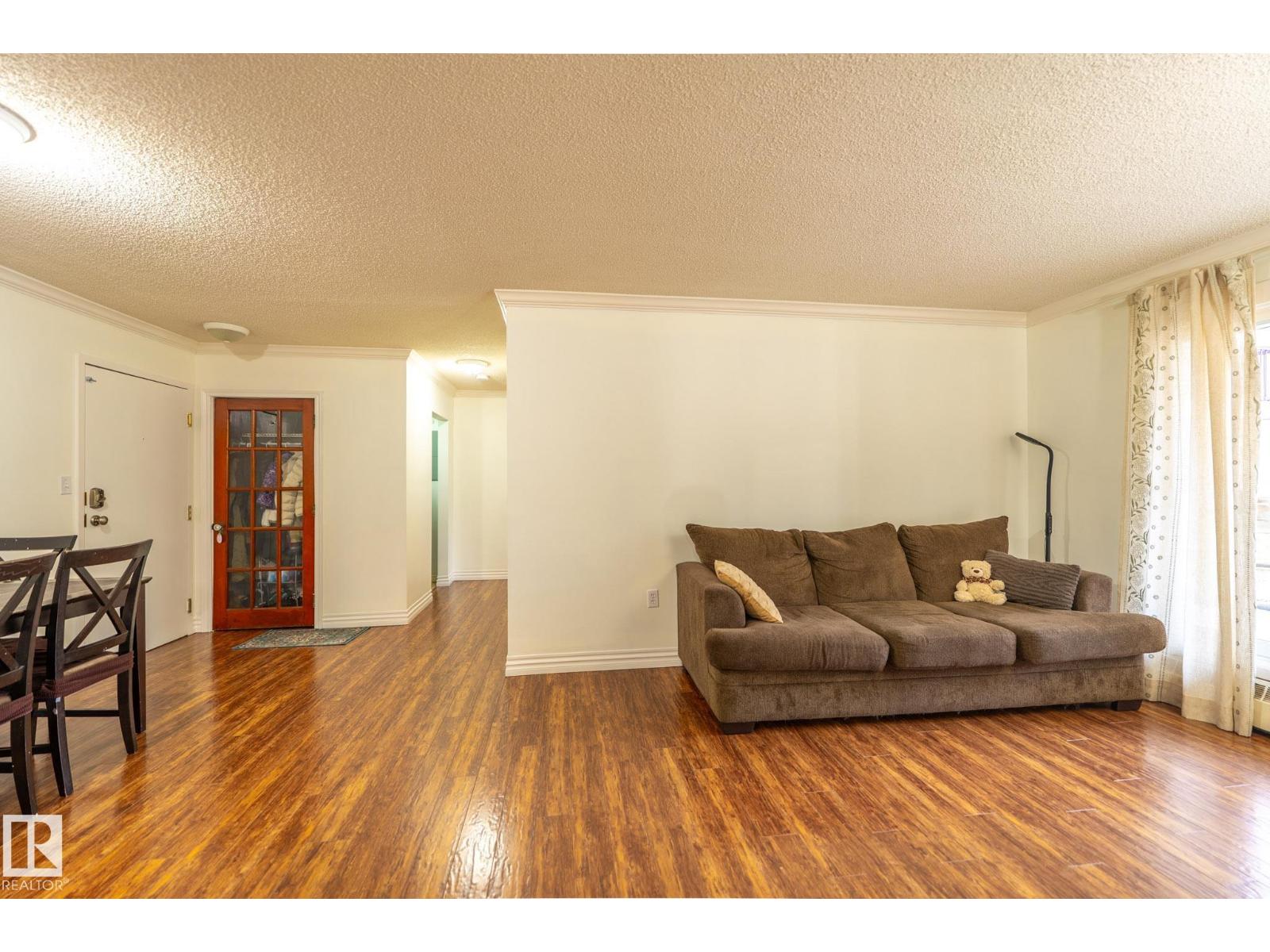 #142 10636 120 ST NW - 25