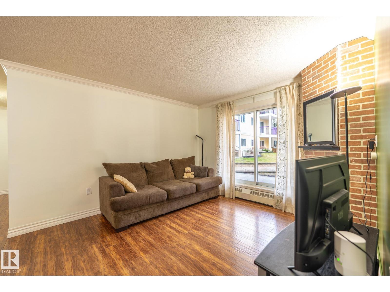 #142 10636 120 ST NW - 26